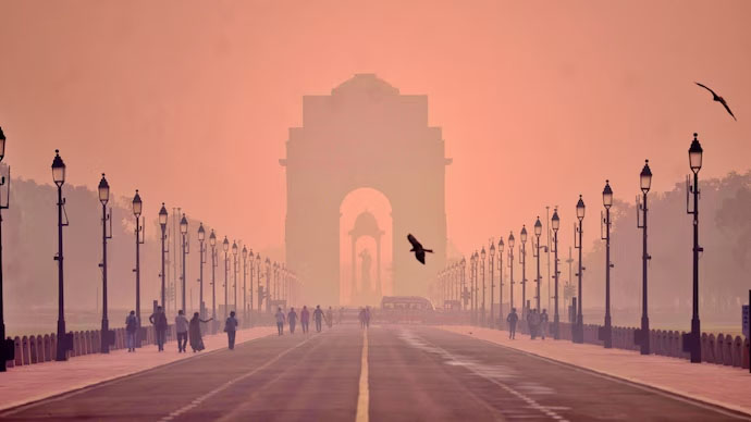 delhi-1 Hazy morning in Delhi with skyline obscured by smog