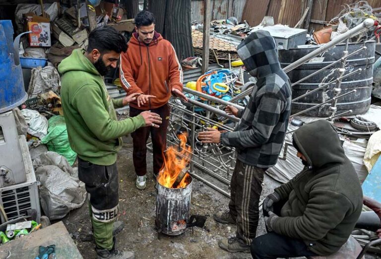 Fresh Snowfall in Gulmarg, Dense Fog Disrupts Life in Jammu as Cold Wave Intensifies