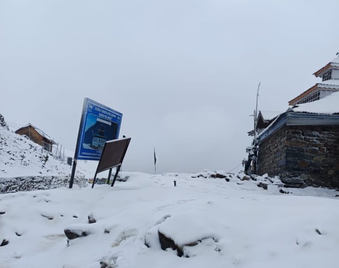 Mughal Road Temporarily Closed After Overnight Rain, Snowfall At Pir Gali