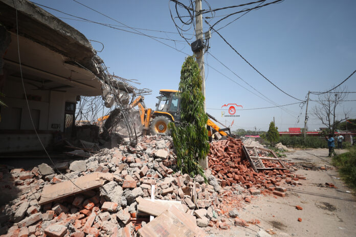 Administration Demolishes Residences Of Two Drug Peddlers In Outskirts Of Jammu City